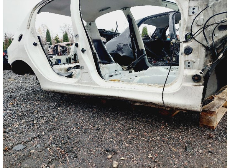 Порог правый к Peugeot 206, 2004г.