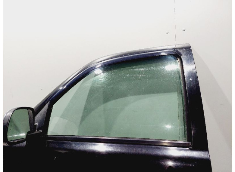 Стекло двери передней левой к Chevrolet Tahoe, 2001г.