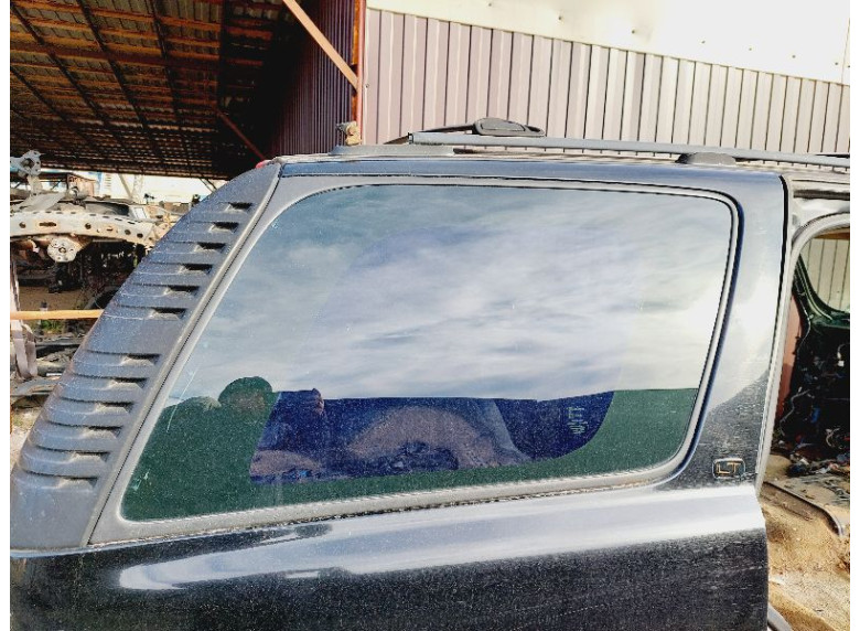 Форточка задняя правая к Chevrolet Tahoe, 2002г.