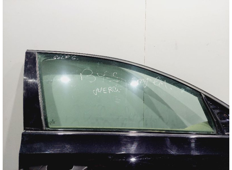 Стекло двери передней правой к Volkswagen Golf, 2010г.