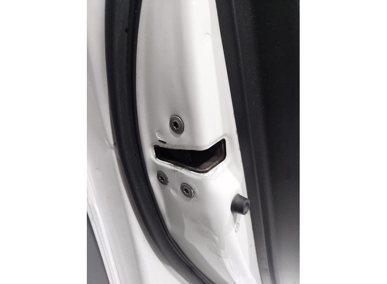 Замок двери передней левой к Toyota Camry