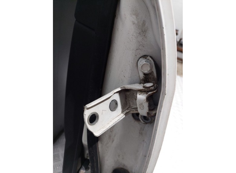 Петля двери задней левой к Toyota Camry