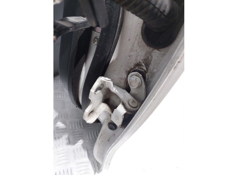 Петля двери задней левой к Toyota Camry