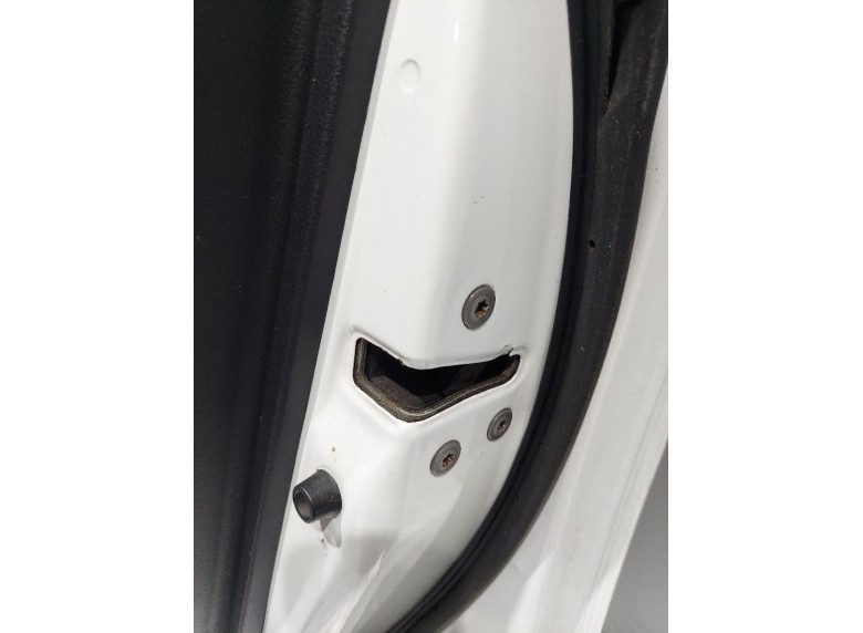 Замок двери передней правой к Toyota Camry