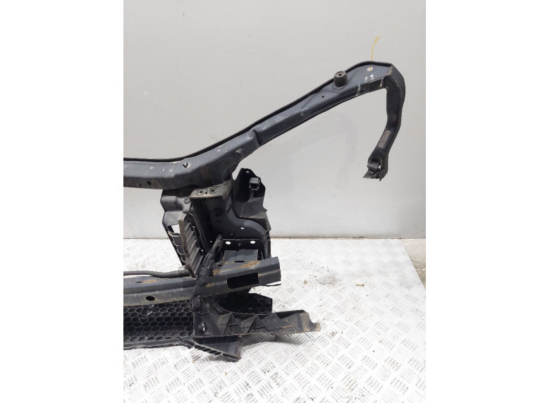 Передняя панель крепления облицовки (телевизор) к Kia Carens, 2008г.