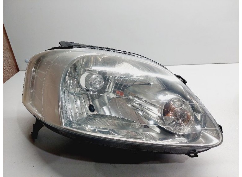 Фара правая к Volkswagen Fox