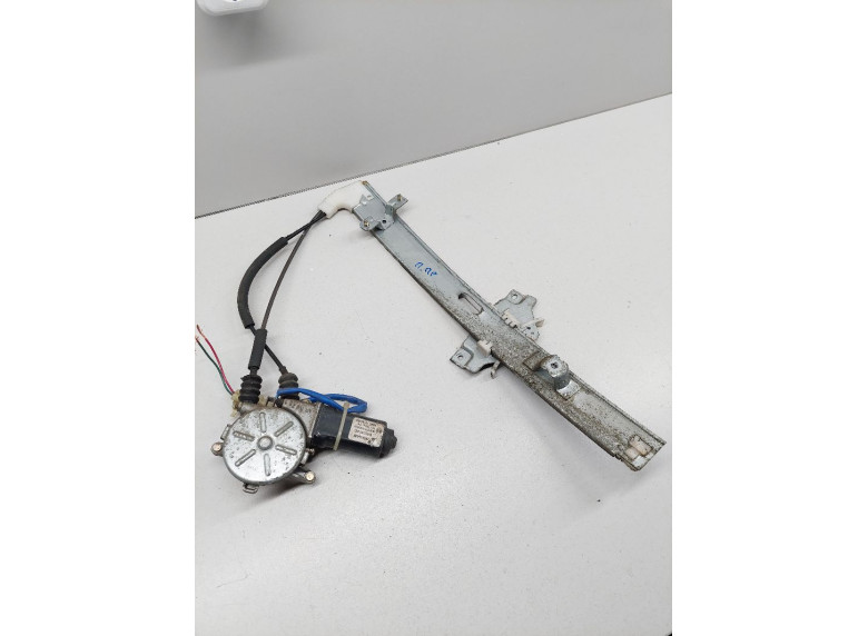 Стеклоподъемник электрический передний правый к Kia Clarus, 1997г.