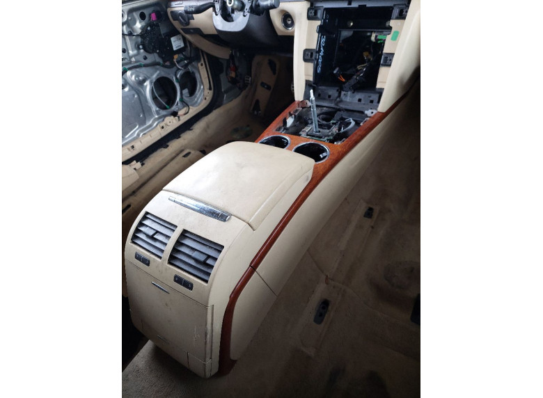 Консоль салона (кулисная часть) к Volkswagen Phaeton, 2005г.