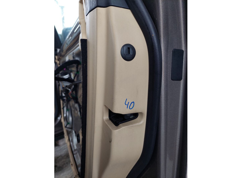 Замок двери передней правой к Volkswagen Phaeton, 2005г.