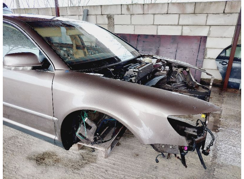 Четверть передняя правая к Volkswagen Phaeton, 2005г.