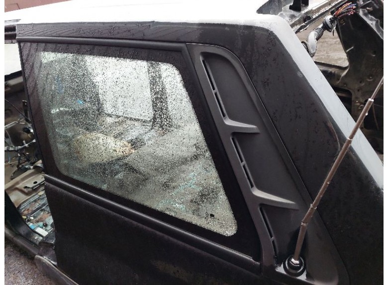 Стекло кузовное боковое левое к SsangYong Musso