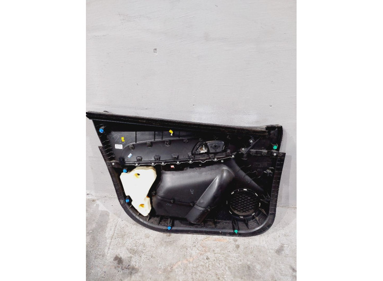 Обшивка двери передней правой (дверная карта) к Chevrolet Cruze, 2012г.