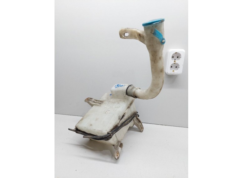 Бачок омывателя к Toyota Camry