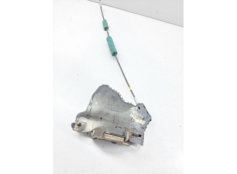 Замок двери передней правой к Toyota Camry