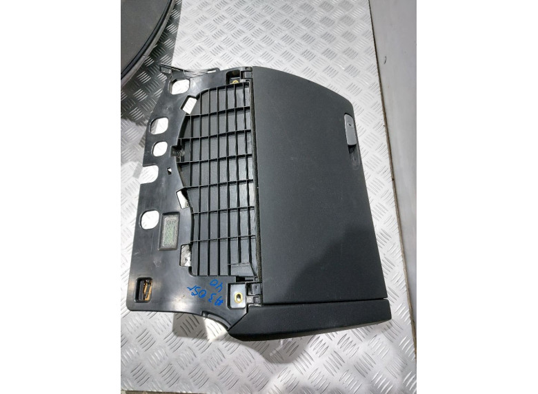 Бардачок к Audi A3, 2005г.