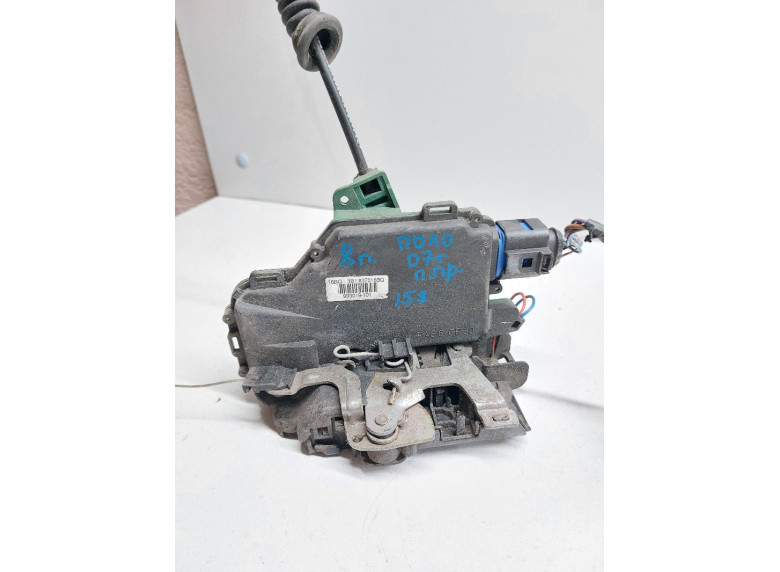 Замок двери передней правой к Volkswagen Polo, 2007г.