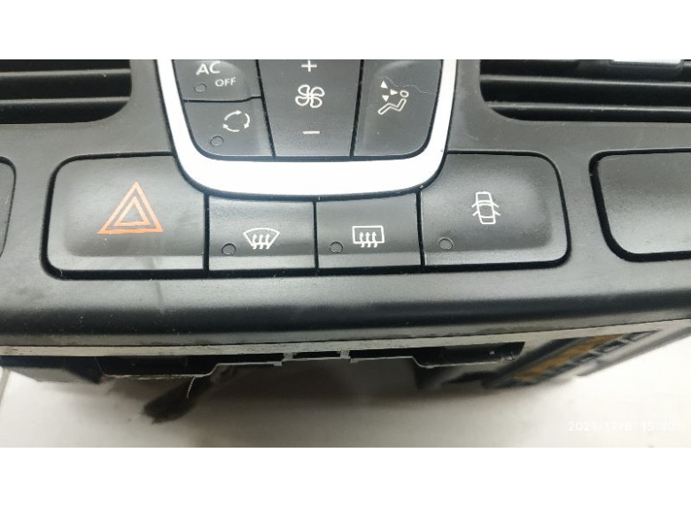 Кнопка аварийной сигнализации к Renault Laguna, 2009г.