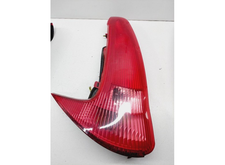 Фонарь задний левый к Peugeot 206