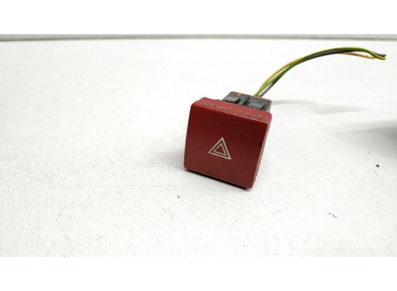 Кнопка аварийной сигнализации к Peugeot Partner