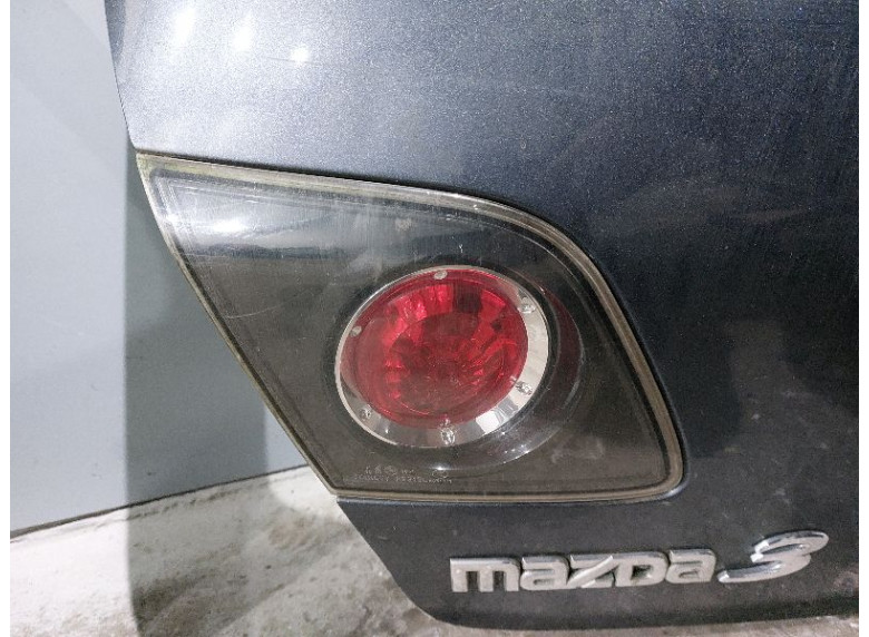 Фонарь крышки багажника левый к Mazda 3, 2008г.
