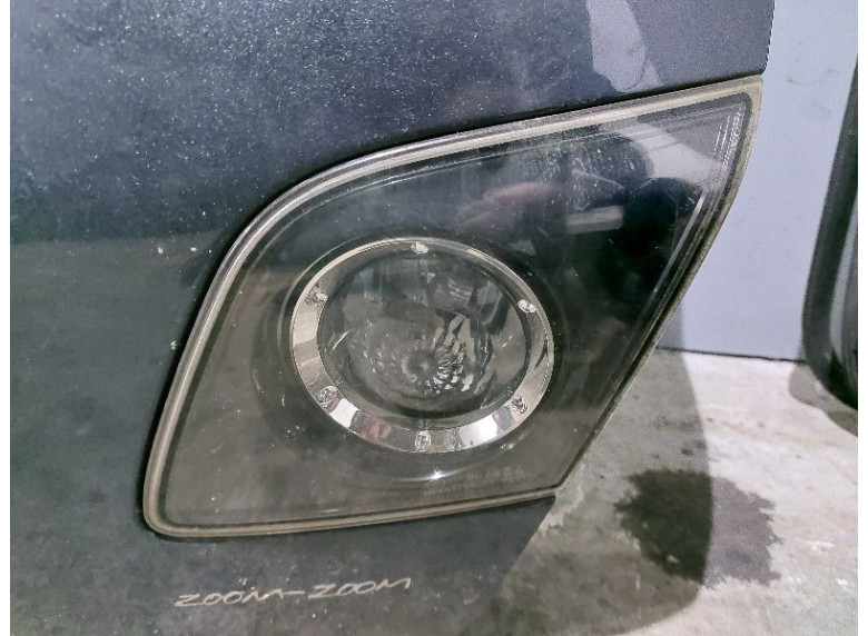 Фонарь крышки багажника правый к Mazda 3