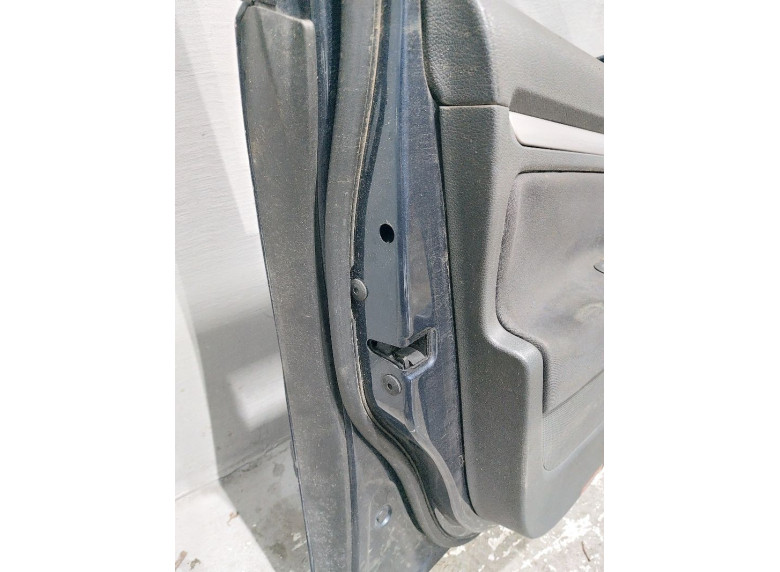 Замок двери передней левой к Volkswagen Golf, 2006г.