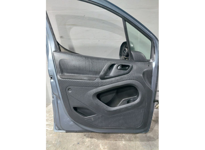 Обшивка двери передней левой (дверная карта) к Citroen Berlingo, 2009г.