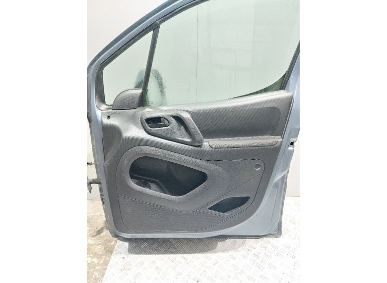 Обшивка двери передней правой (дверная карта) к Citroen Berlingo, 2009г.