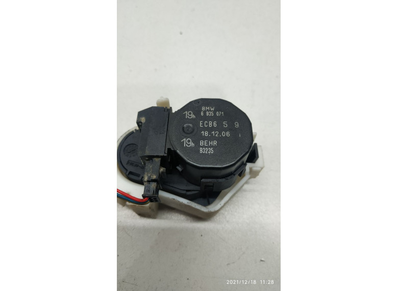 Моторчик заслонки печки к BMW 7 E65/E66, 2007г.