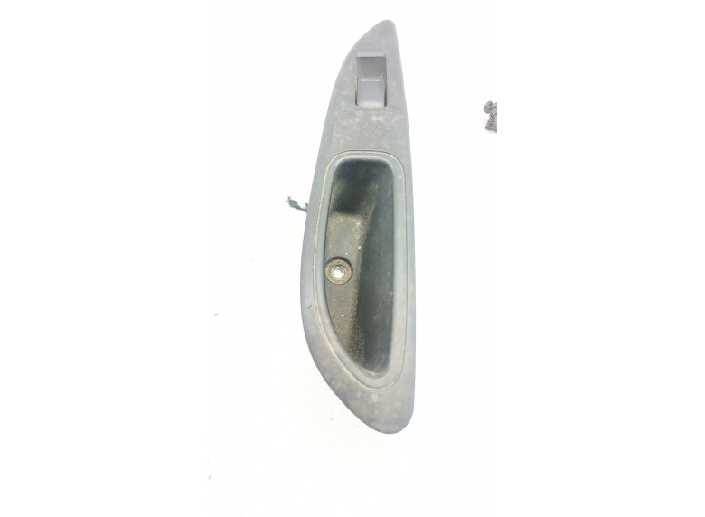 Кнопка стеклоподъемника заднего правого к Nissan Primera, 2004г.