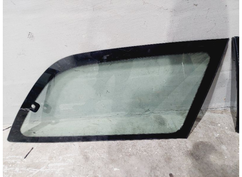 Стекло кузовное боковое правое к Toyota Previa, 1998г.