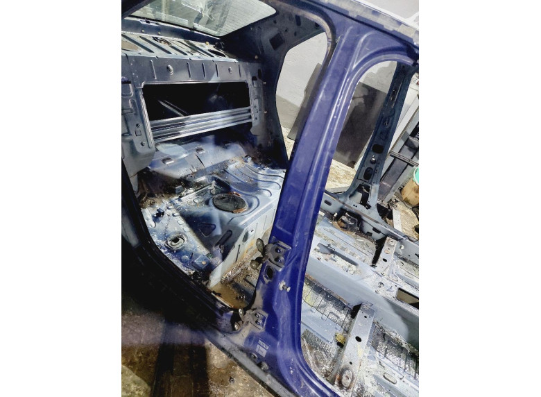 Стойка кузовная центральная правая к Dacia Logan, 2007г.