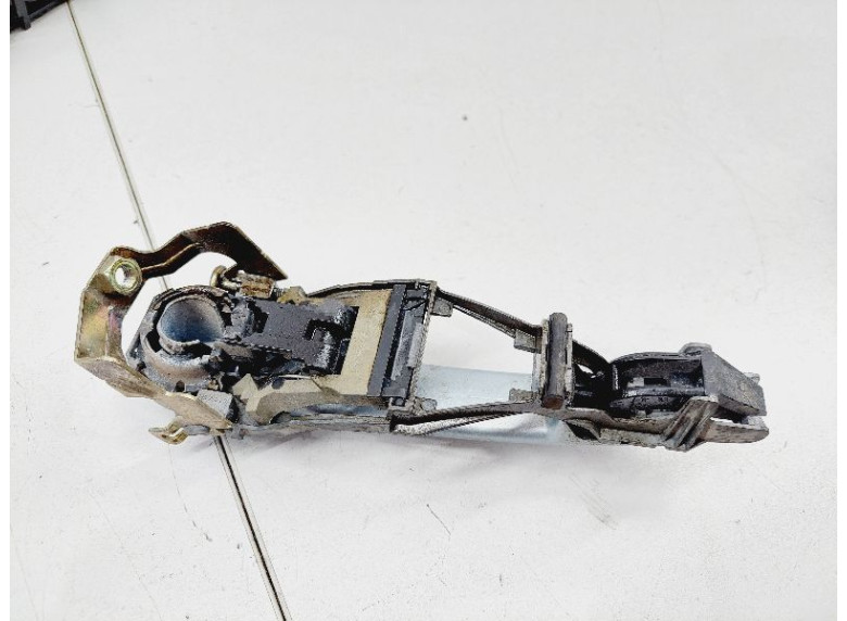 Ручка наружная передняя правая к Volkswagen Passat, 2002г.