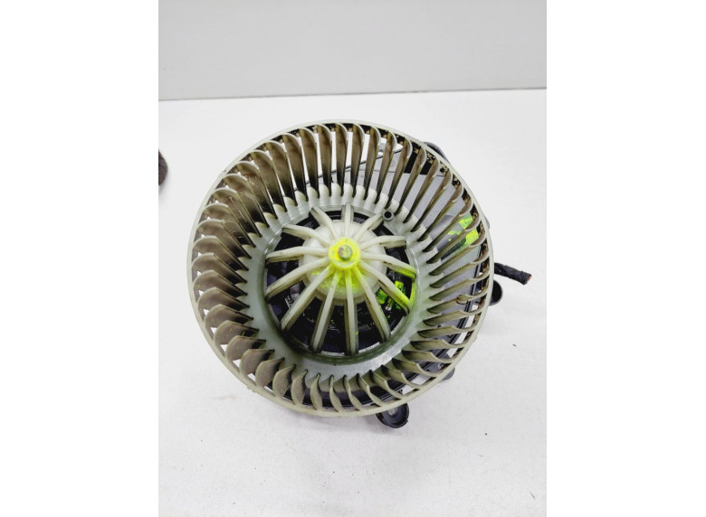 Моторчик печки к Volkswagen Passat, 1998г.