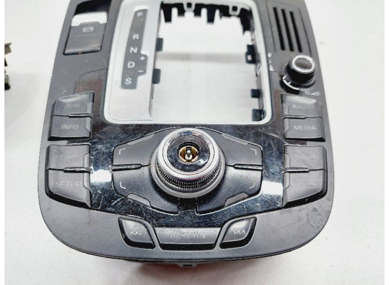 Консоль салона (кулисная часть) к Audi A4, 2011г.