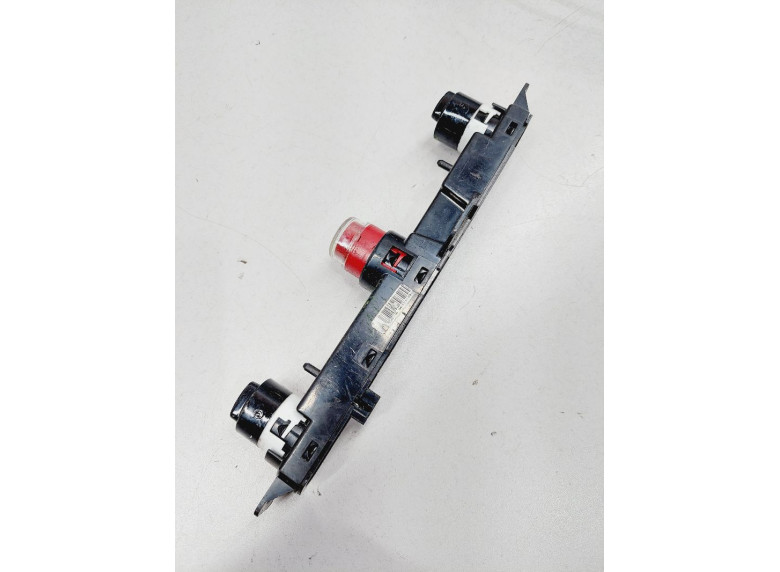 Кнопка аварийной сигнализации к Fiat 500, 2009г.