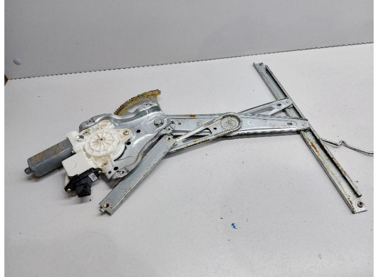 Стеклоподъемник электрический передний правый к Toyota Corolla, 2003г.