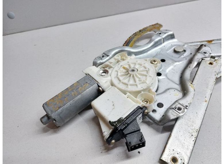 Стеклоподъемник электрический передний правый к Toyota Corolla, 2003г.