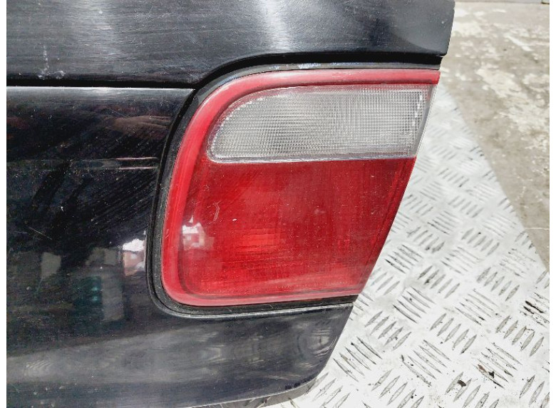 Фонарь крышки багажника правый к Mazda Millenia