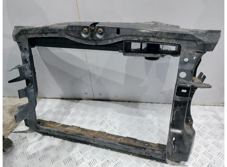 Передняя панель крепления облицовки (телевизор) к Skoda Octavia