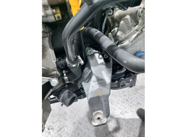 Кронштейн двигателя к Volkswagen Passat, 1998г.