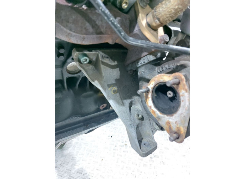 Кронштейн двигателя к Volkswagen Passat, 1998г.