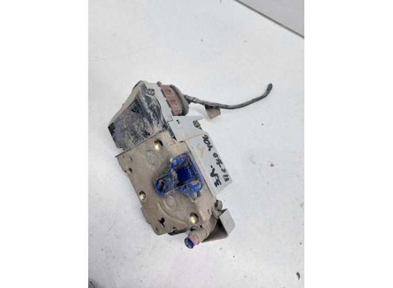 Замок двери задней левой к Peugeot 406, 1998г.