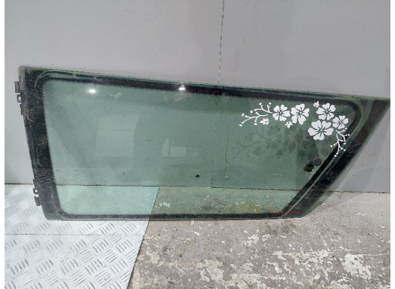 Стекло кузовное боковое правое к Fiat Punto, 1995г.