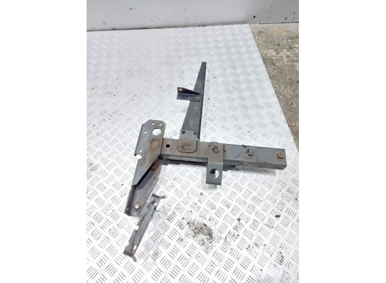 Кронштейн крепления крыла к DAF XF