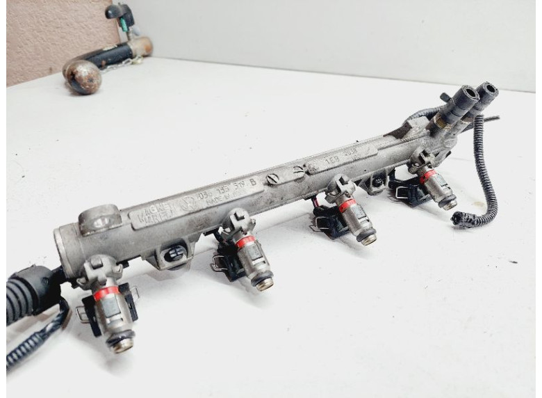 Топливная рампа к Volkswagen Golf, 1999г.