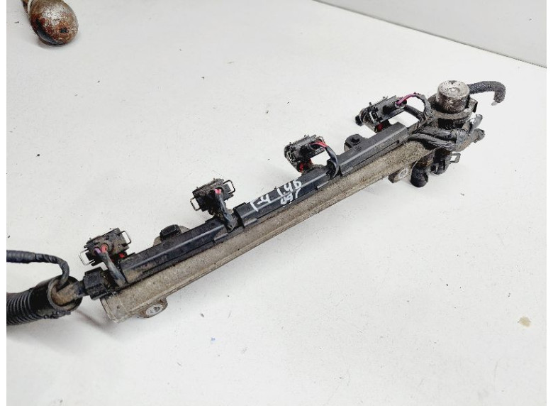 Топливная рампа к Volkswagen Golf, 1999г.