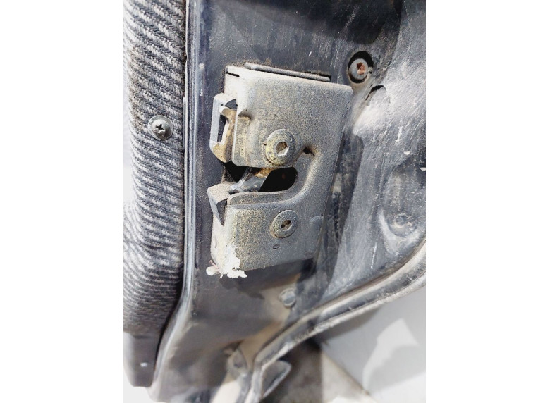 Замок двери задней правой к Volkswagen Passat, 1991г.