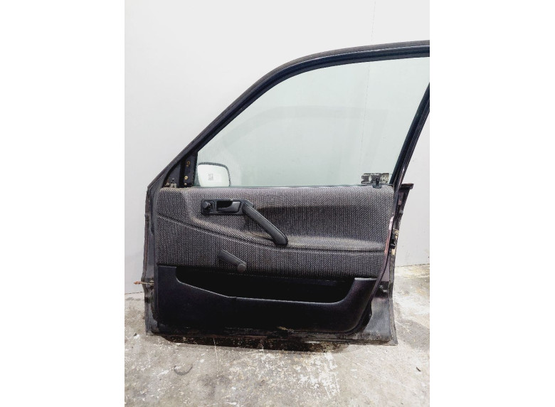 Обшивка двери передней правой (дверная карта) к Volkswagen Passat, 1991г.