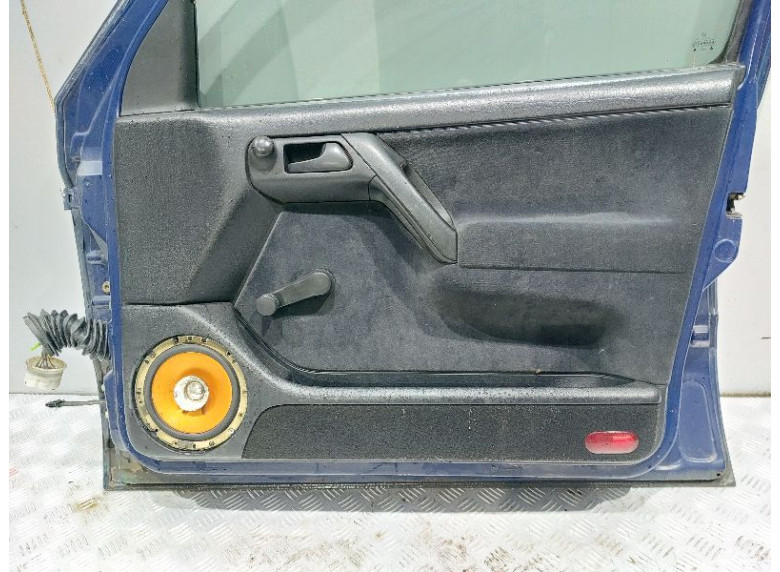 Обшивка двери передней правой (дверная карта) к Volkswagen Vento, 1993г.